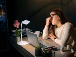 How to Manage Monday Blues and Have a Better Work Week women sitting on table