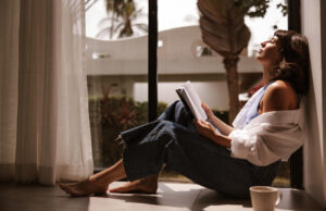 10 Benefits of Living a Slow and Simple Life girl sitting and relaxing